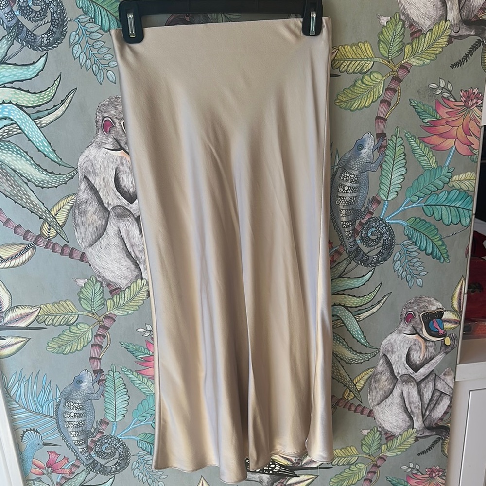 Quince Classic Beige Midi Skirt